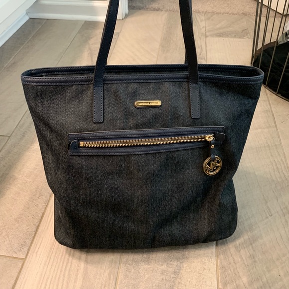 Michael Kors Handbags - Mk tote Michael Kors Handbags - Mk tote